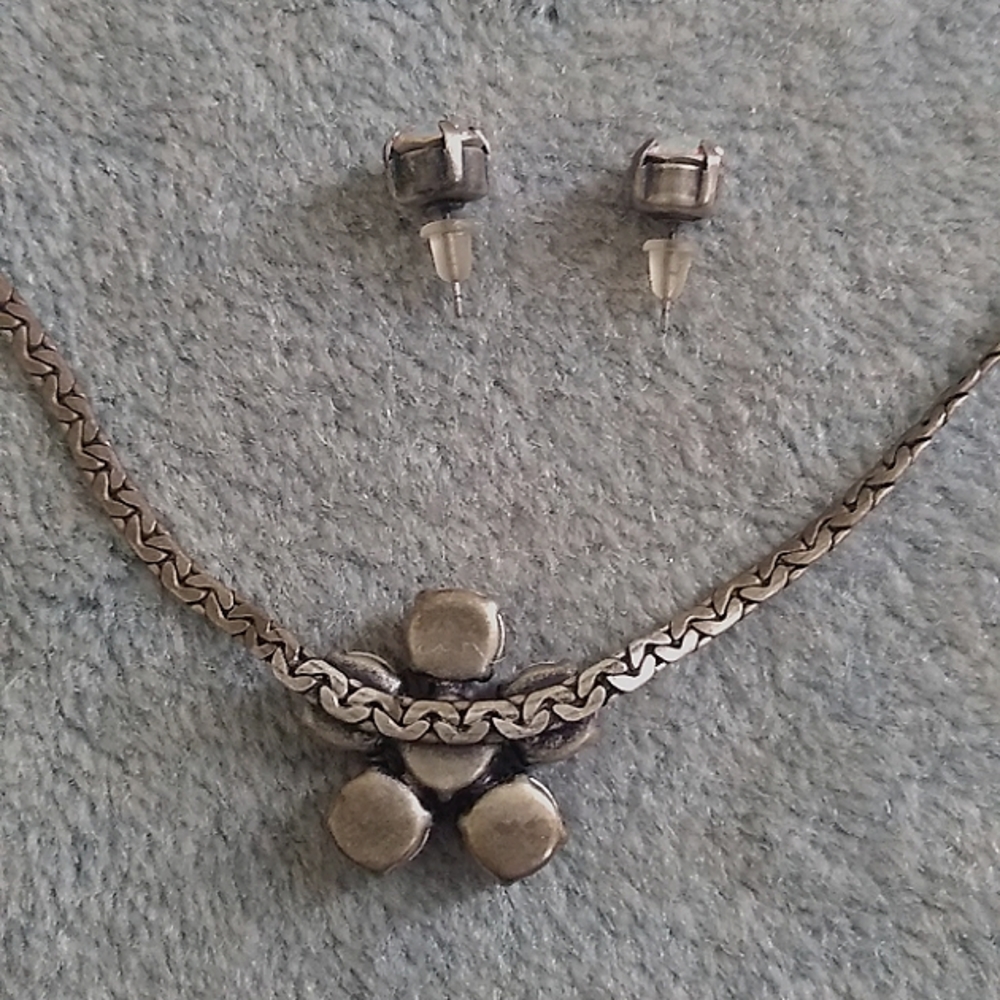 Swarovski Crystal Floral Necklace and Post Earrings - Picture 6 of 7